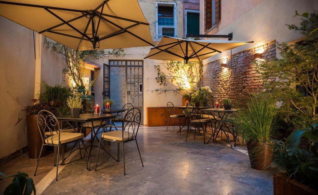 Liassidi Wellness Suites Veneza Exterior foto