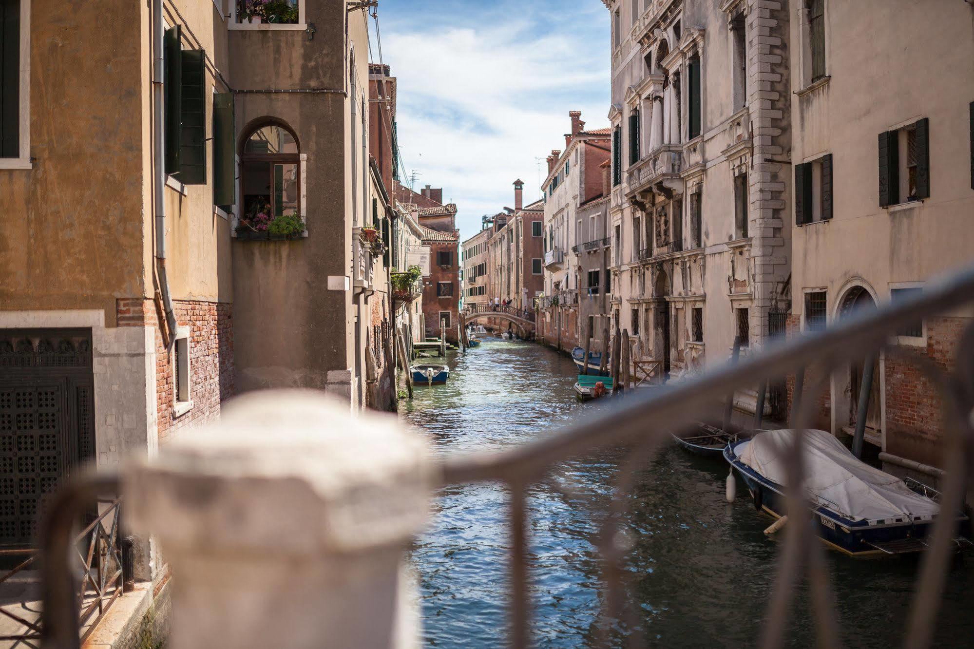 Liassidi Wellness Suites Veneza Exterior foto