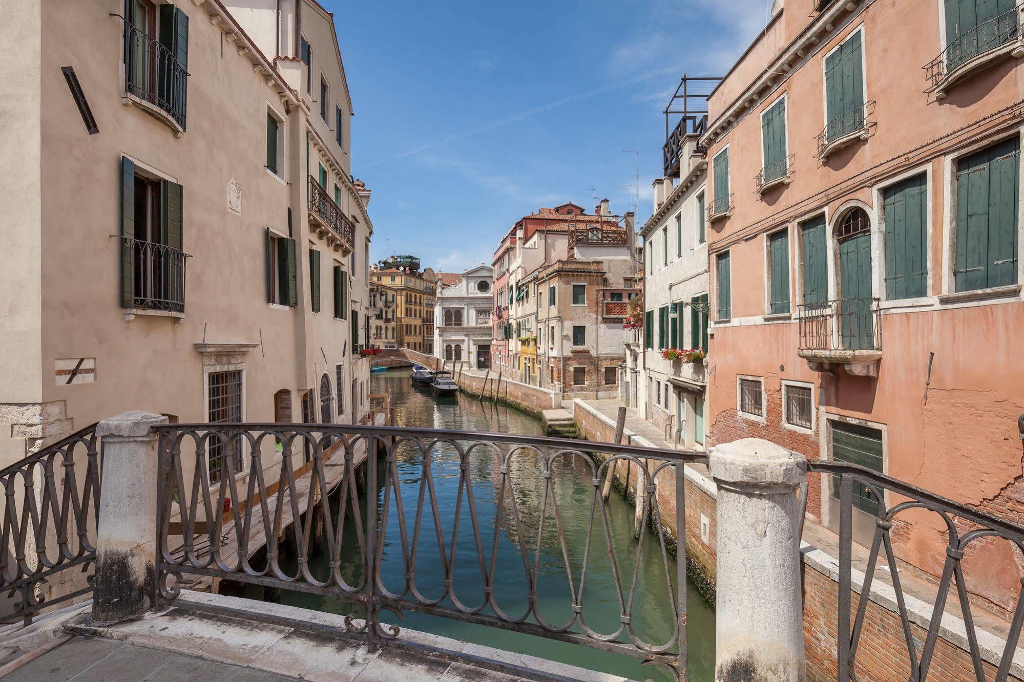 Liassidi Wellness Suites Veneza Exterior foto