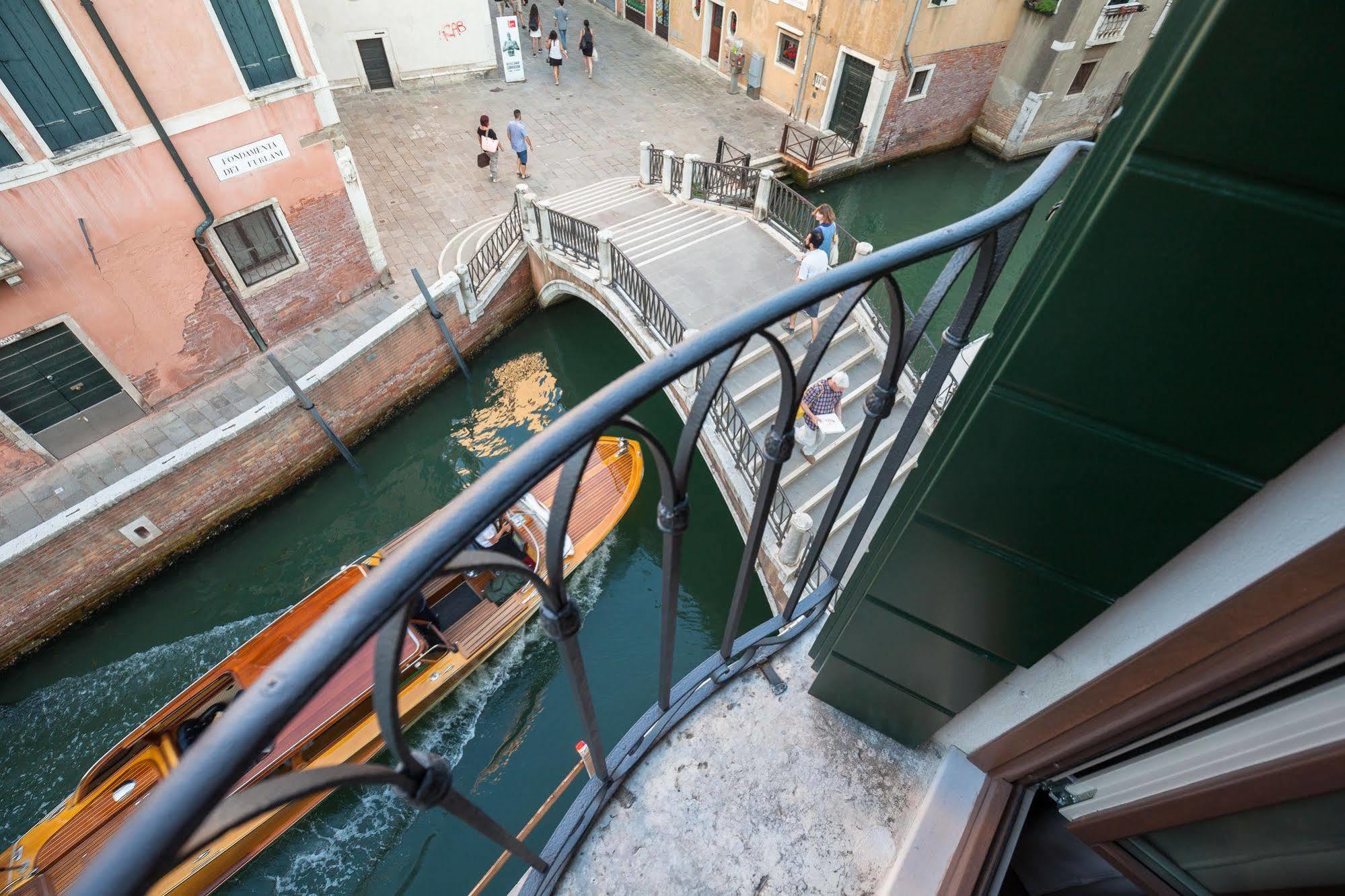 Liassidi Wellness Suites Veneza Exterior foto
