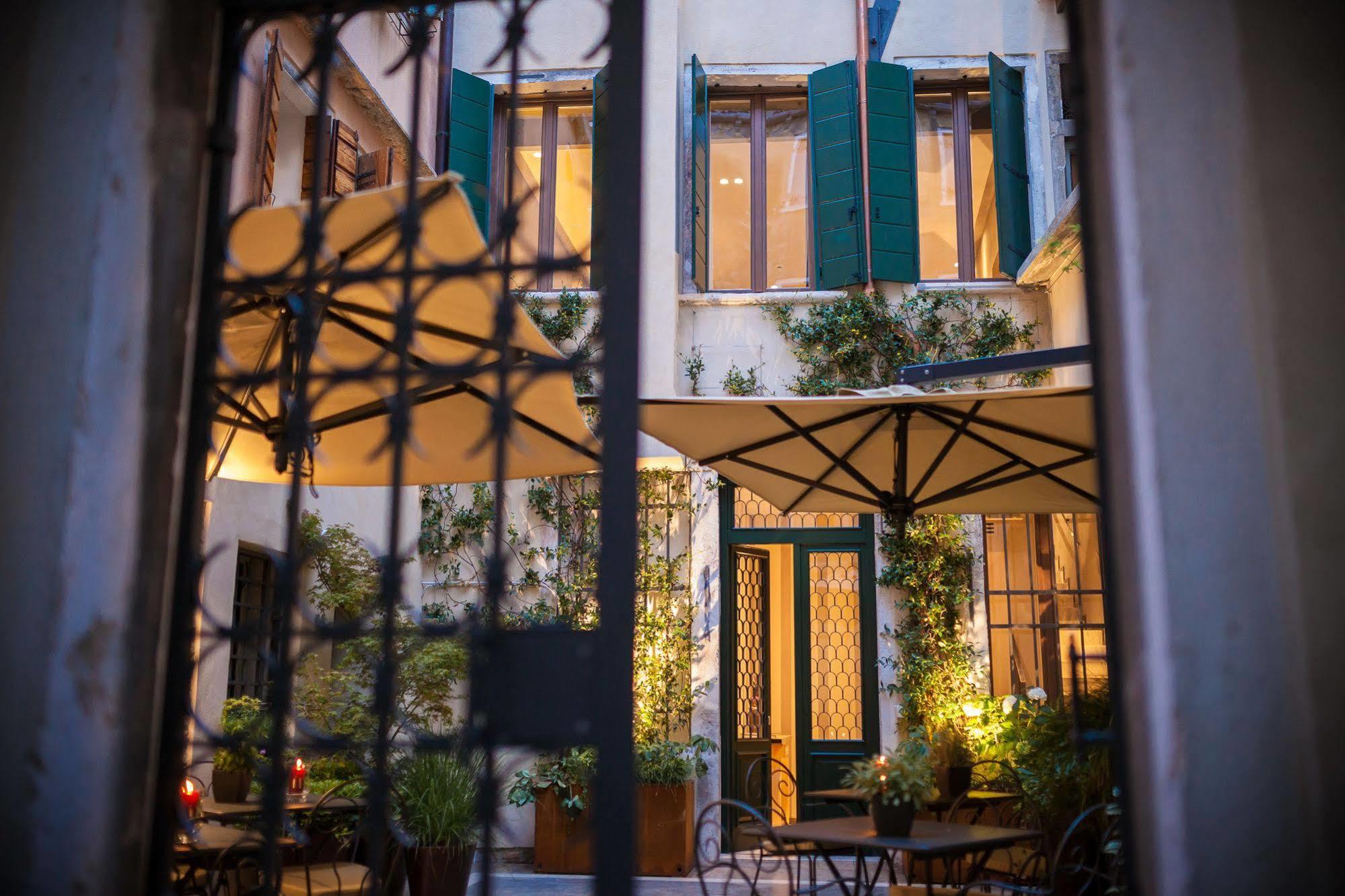 Liassidi Wellness Suites Veneza Exterior foto